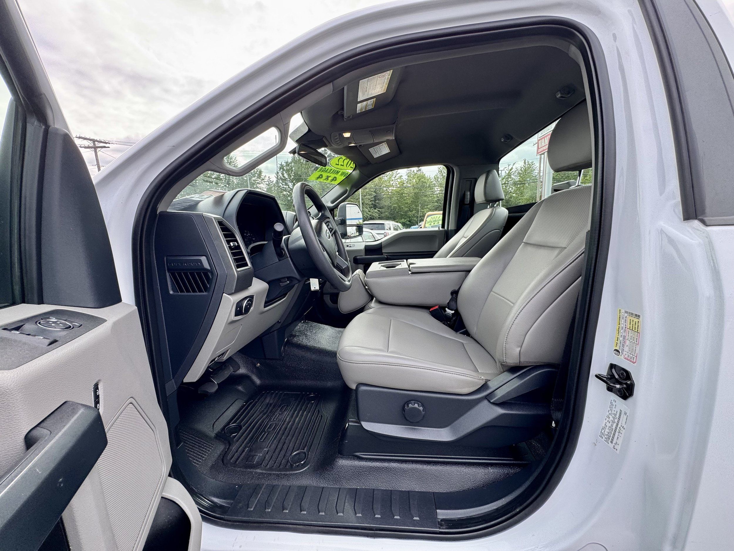 Used 2022 Ford F250 XL w/ Power Equipment Group AWD/4WD image 9