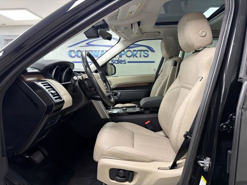 Used 2017 Land Rover Discovery HSE image 9