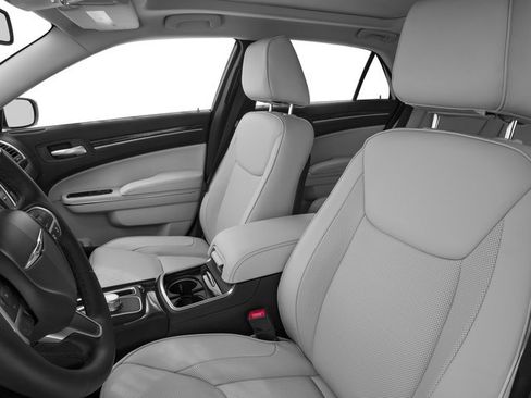 Used 2017 Chrysler 300 C AWD/4WD image 12