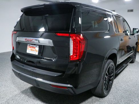 Used 2023 GMC Yukon XL SLT AWD/4WD image 7