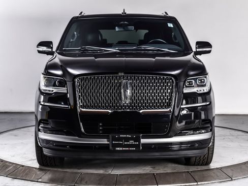 Used 2024 Lincoln Navigator Premiere AWD/4WD image 8