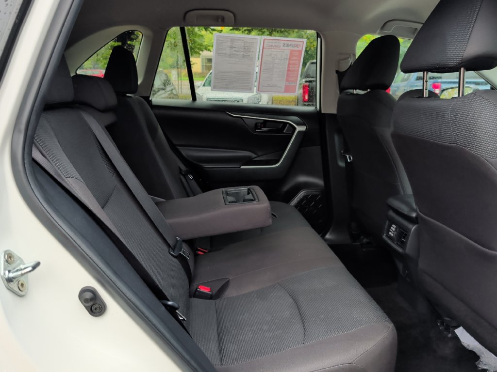 Used 2025 Toyota RAV4 LE AWD/4WD image 35