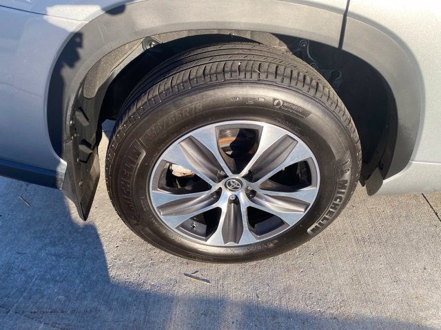 Used 2024 Toyota Highlander Limited AWD/4WD image 15