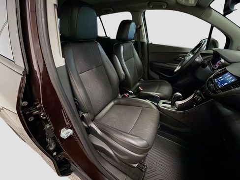 Used 2021 Chevrolet Trax LT w/ Driver Confidence Package FWD image 26