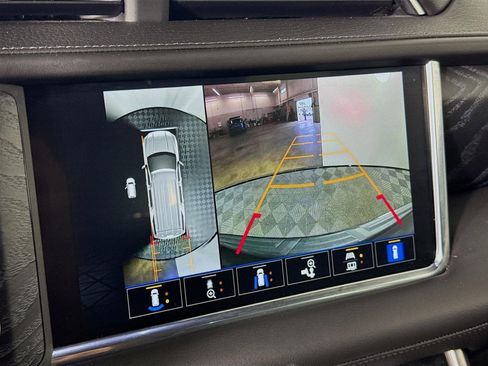 Used 2023 GMC Yukon XL Denali image 18