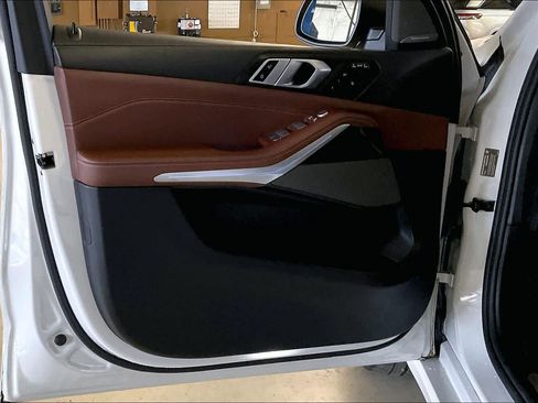 Certified 2023 BMW X7 xDrive40i w/ Premium Package image 21