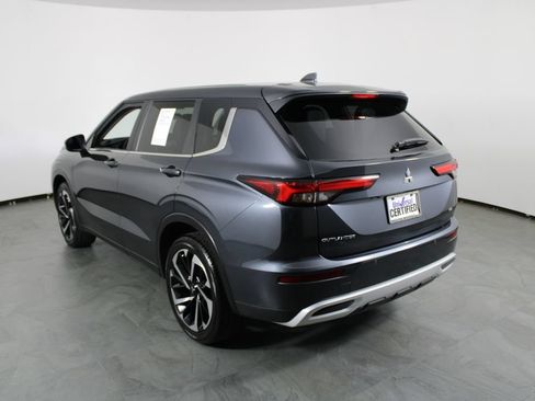 Used 2024 Mitsubishi Outlander SE FWD image 3