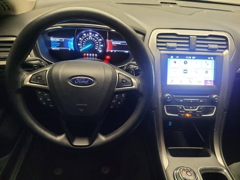 Used 2017 Ford Fusion SE w/ Fusion SE Technology Package image 22