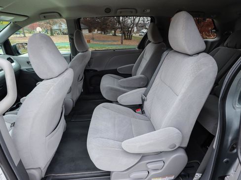 Used 2019 Toyota Sienna LE image 35