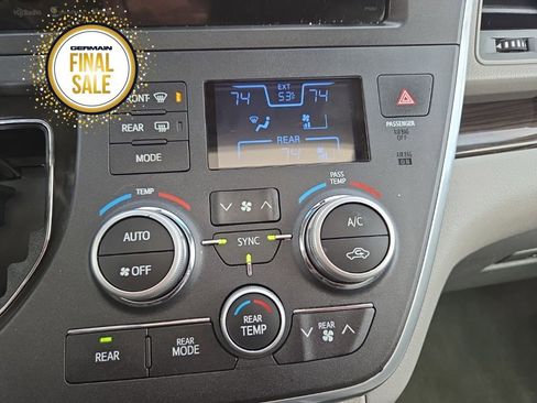 Used 2017 Toyota Sienna XLE image 30