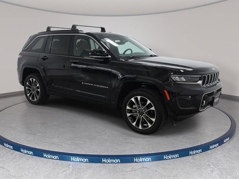 Used 2025 Jeep Grand Cherokee Overland AWD/4WD image 4