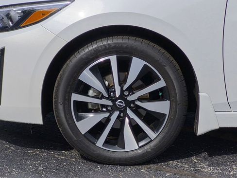 Used 2024 Nissan Sentra SV w/ SV Premium Package FWD image 9