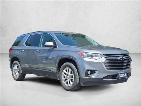 Used 2020 Chevrolet Traverse LT FWD image 3