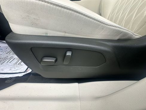 Used 2023 Buick Envision Avenir AWD/4WD image 18