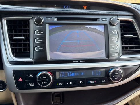 Used 2014 Toyota Highlander XLE image 18