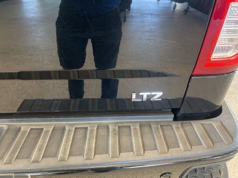 Used 2017 Chevrolet Silverado 1500 LTZ Z71 w/ LTZ Plus Package image 7