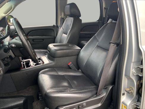 Used 2012 Chevrolet Tahoe LTZ RWD image 7