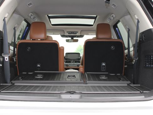 Used 2024 Nissan Pathfinder Platinum AWD/4WD image 19