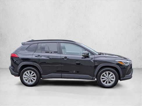 Certified 2022 Toyota Corolla Cross LE image 4