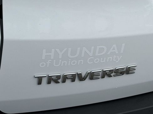 Used 2021 Chevrolet Traverse LT FWD image 29