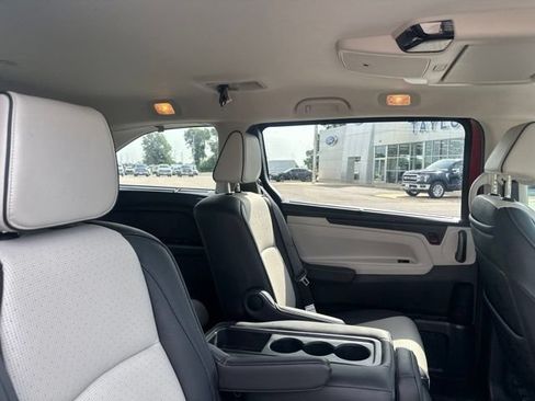 Used 2025 Honda Odyssey Elite image 12