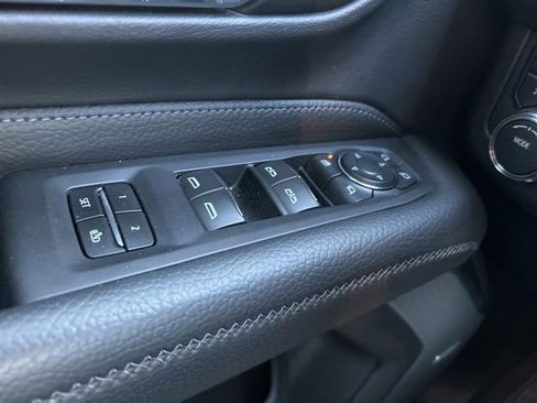 Used 2024 GMC Yukon Denali AWD/4WD image 2