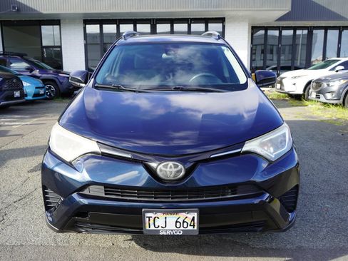 Used 2017 Toyota RAV4 LE FWD image 4