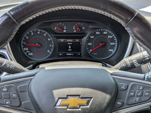 Used 2018 Chevrolet Equinox LT FWD image 12