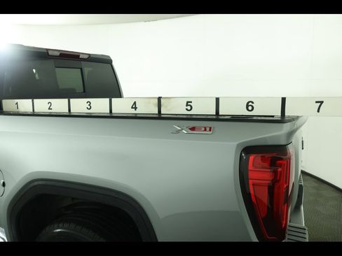 Used 2023 GMC Sierra 1500 SLE image 18