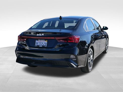 Used 2023 Kia Forte LXS image 3