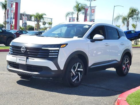 Used 2025 Nissan Kicks SV FWD image 2