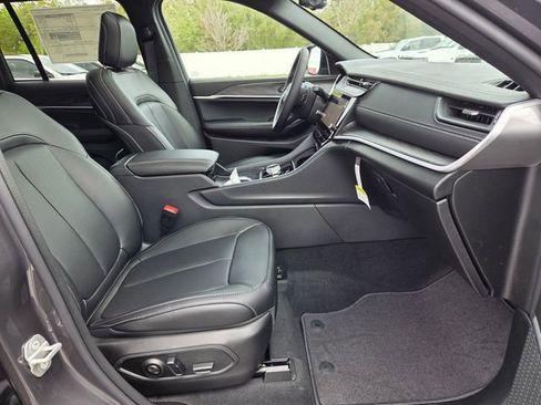 New 2026 Jeep Grand Cherokee Limited w/ Luxury Tech Group II RWD image 14