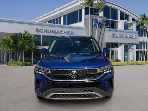 Used 2022 Volkswagen Taos SE FWD image 2