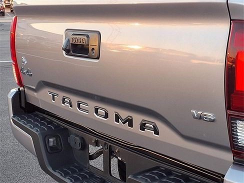 Used 2019 Toyota Tacoma SR image 26