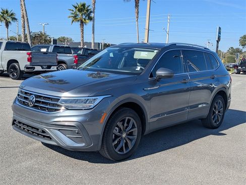 Used 2023 Volkswagen Tiguan SE image 7