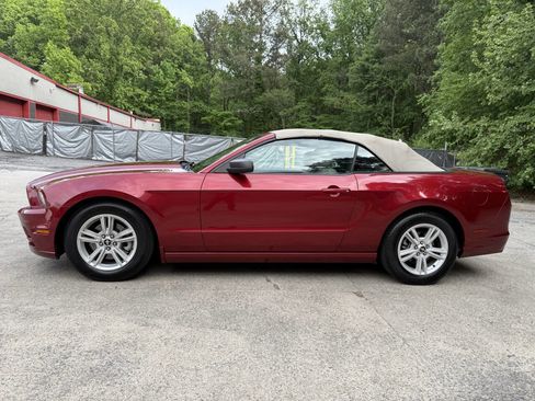 Used 2014 Ford Mustang Convertible image 2