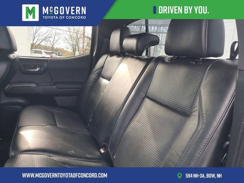 Used 2020 Toyota Tacoma TRD Off-Road w/ TRD Premium Off Road Package AWD/4WD image 19