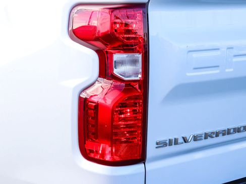 Used 2021 Chevrolet Silverado 1500 LT image 8