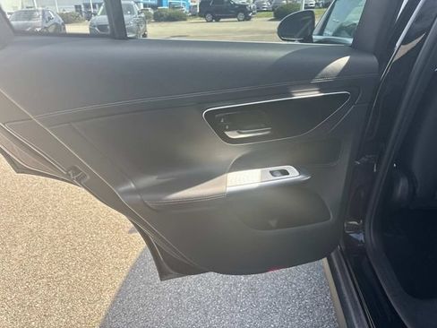 Used 2024 Mercedes-Benz GLC 300 image 16