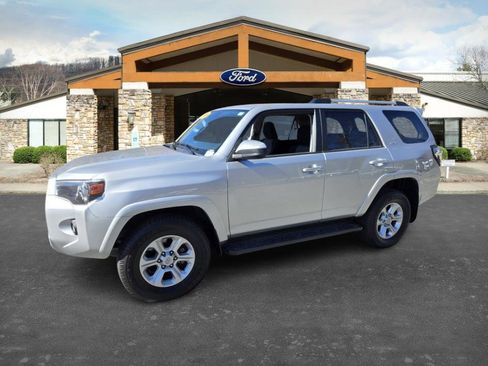 Used 2024 Toyota 4Runner SR5 image 1