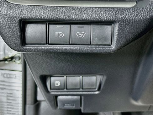 Used 2025 Toyota Prius LE FWD image 13