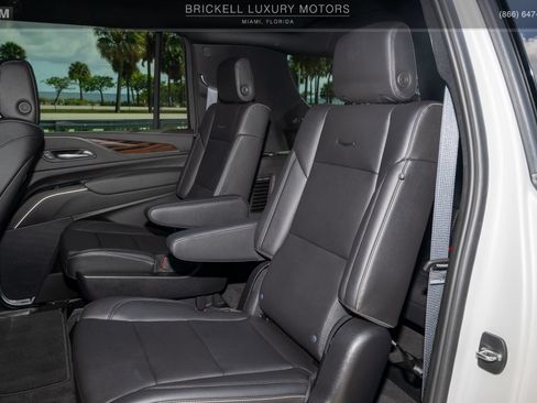 Used 2024 Cadillac Escalade ESV Luxury AWD/4WD image 7