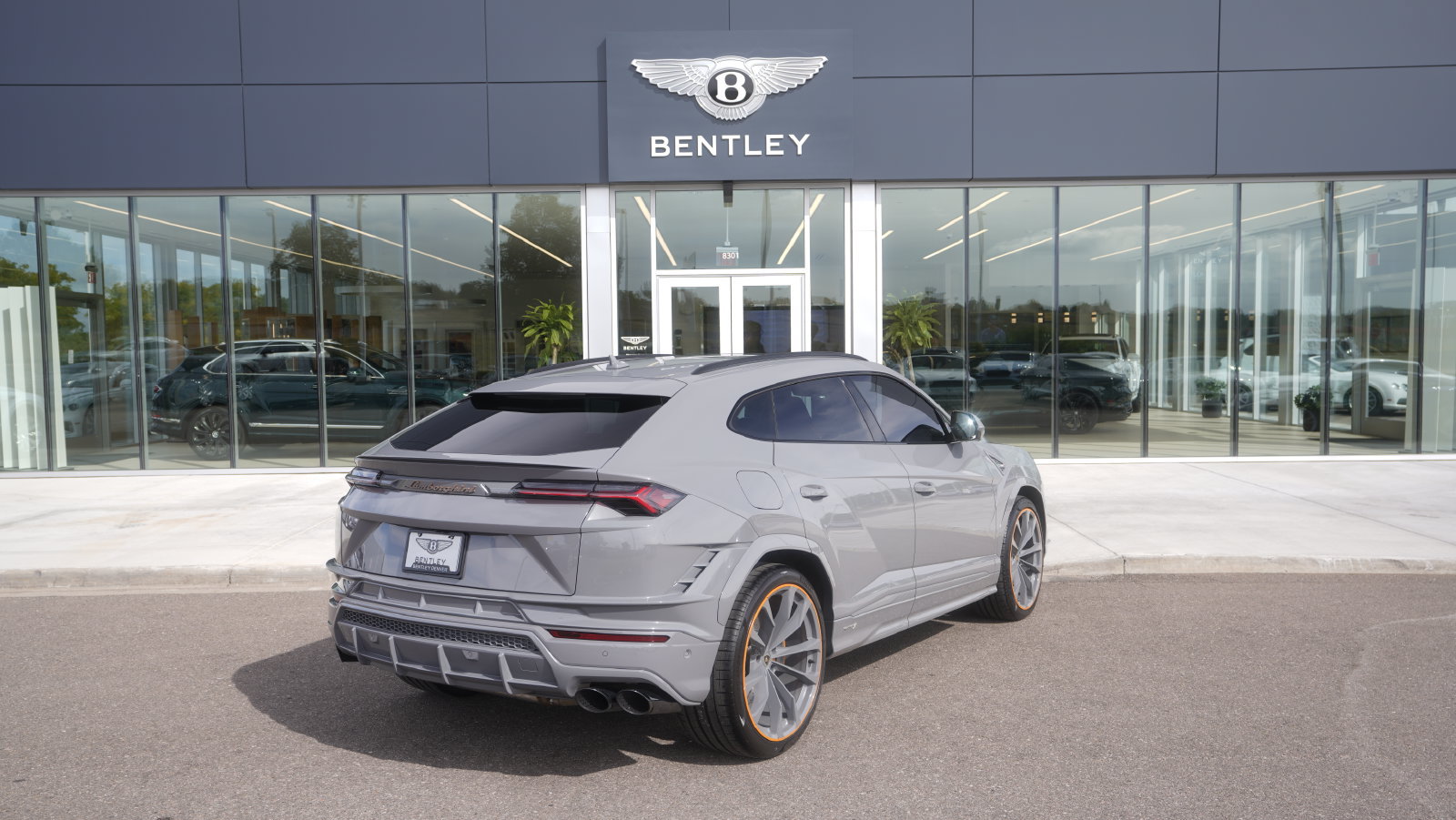 Used 2024 Lamborghini Urus S AWD/4WD image 3