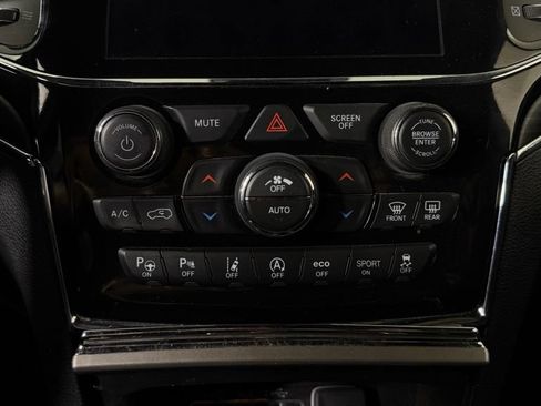 Used 2021 Jeep Grand Cherokee Limited AWD/4WD image 25