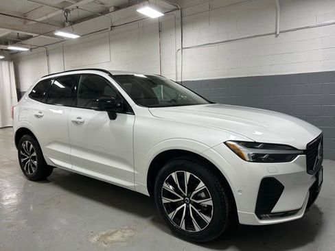 Certified 2025 Volvo XC60 B5 Core image 3