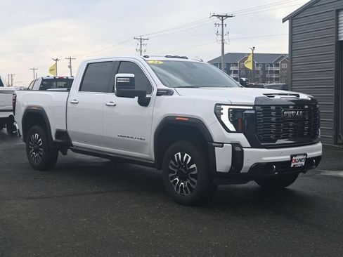 Used 2024 GMC Sierra 3500 Denali Ultimate AWD/4WD image 3