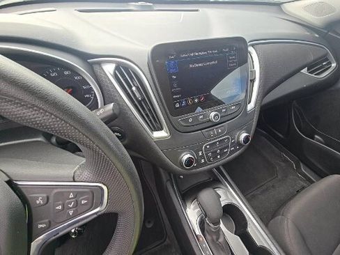 Used 2025 Chevrolet Malibu LT FWD image 9