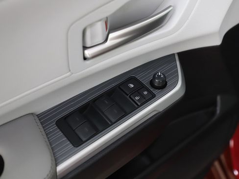 Used 2025 Toyota Sienna XLE w/ XLE Plus Package image 24