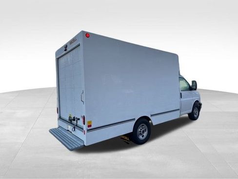 New 2025 GMC Savana 3500 Work Van w/ Power Convenience Package image 4