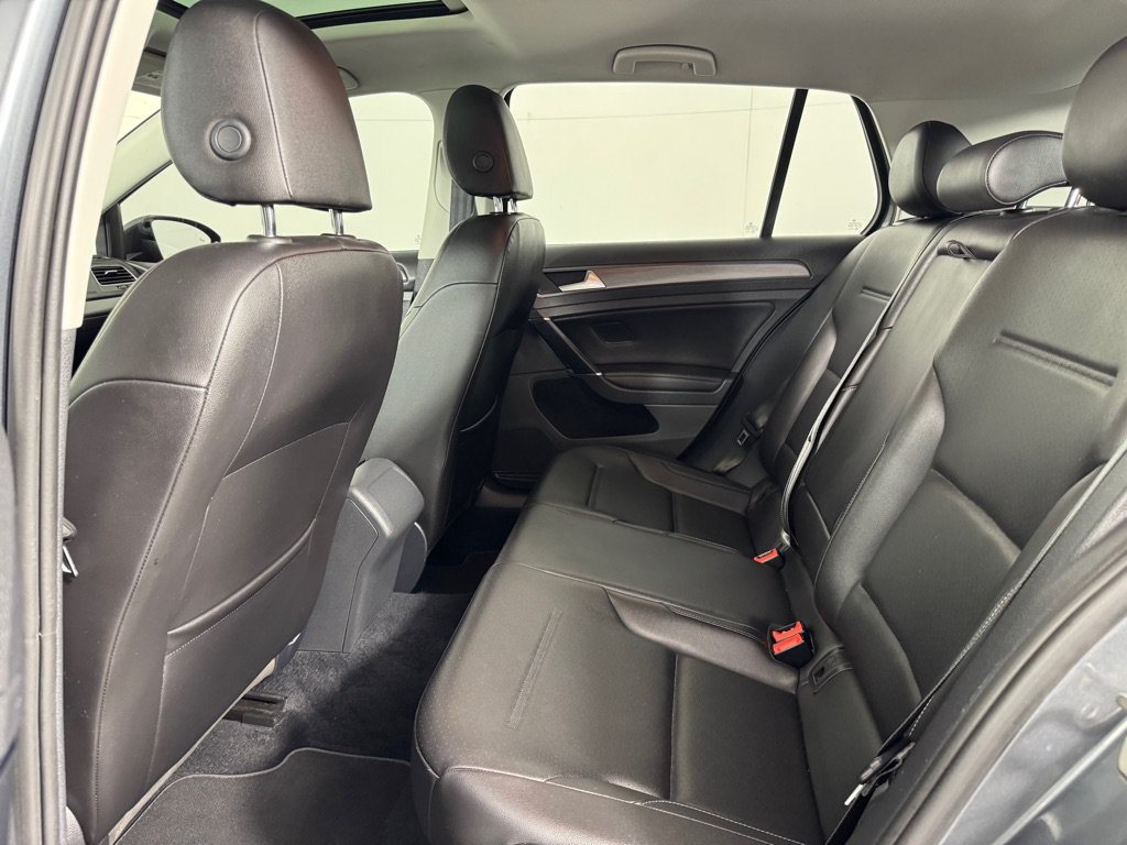 Used 2021 Volkswagen Golf 4-Door FWD image 17
